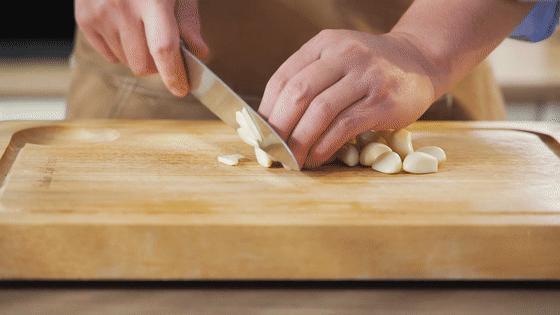 烤蒜蓉粉丝扇贝的做法视频教程,锡纸蒜蓉粉丝烤扇贝烤箱的做法