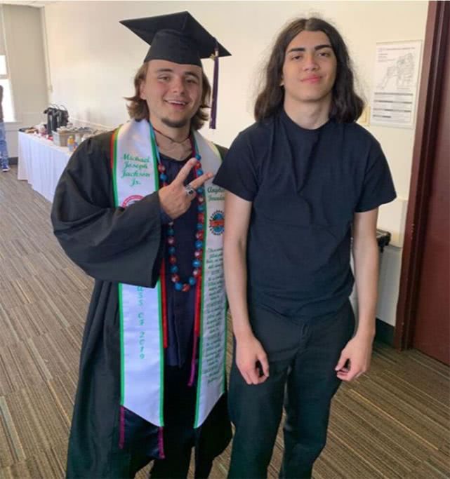 迈克尔杰克逊去世前12小时,迈克尔杰克逊离世新闻报道