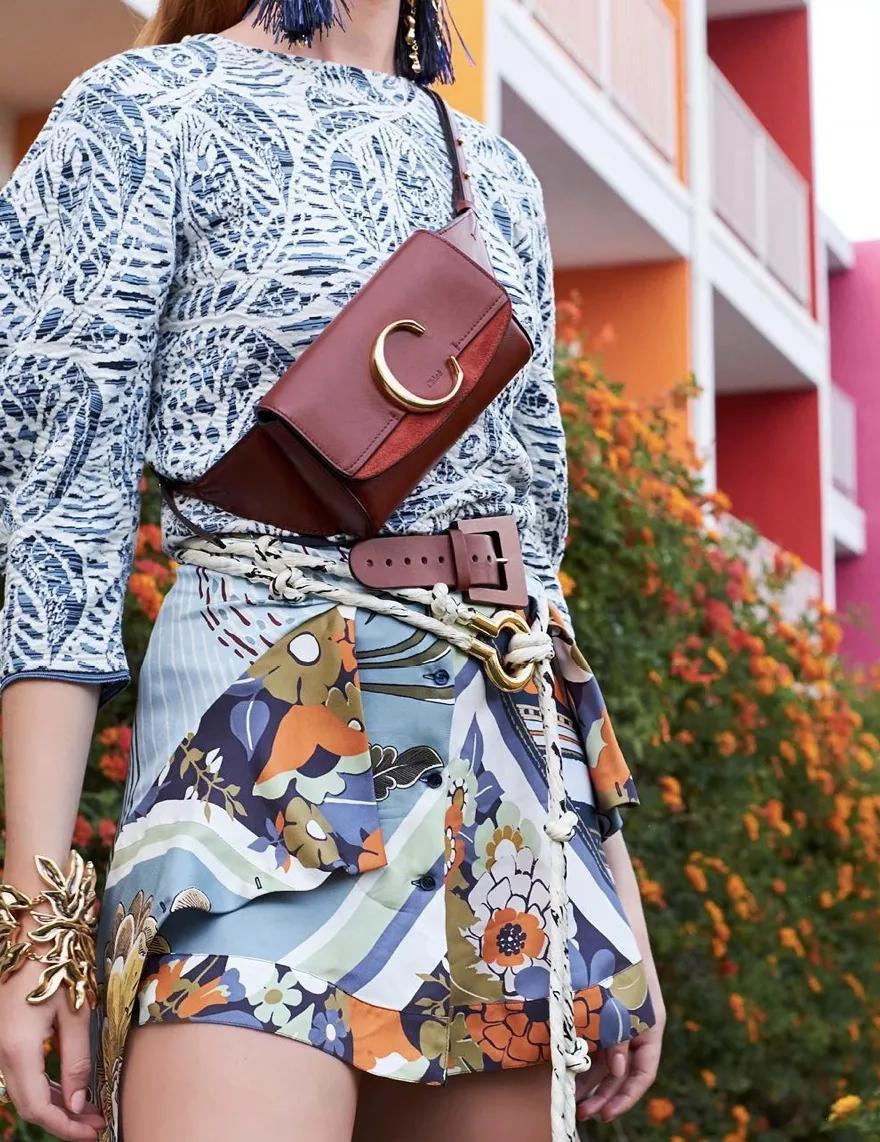 最新款的腰包简单一点,斜挎腰包最值得入手的大牌