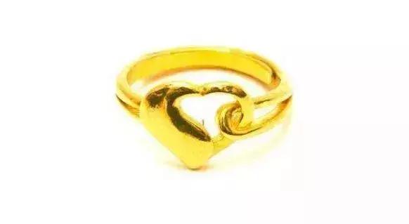 买珠宝首饰认准印记不踩坑,市民购买的首饰没有印记