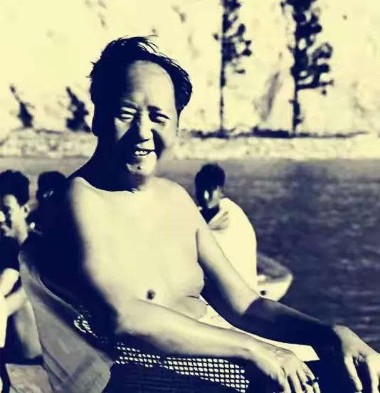 青年节，读诗词《水调歌头.潜水》，想起毛*东泽**那不老的青春情怀