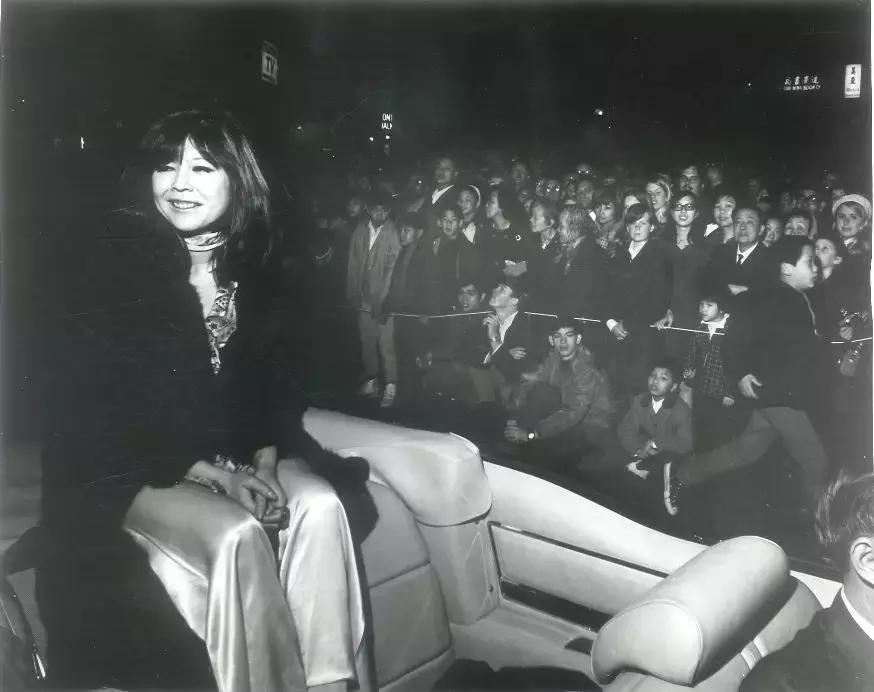 86岁的好莱坞华人教母：我是一只独来独往的豹，不需要结婚