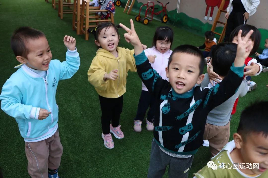 足球从娃娃抓起完整版,足球从娃娃抓起的前一句