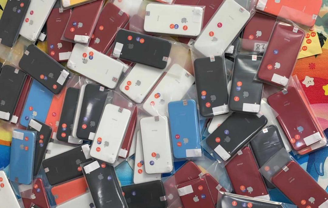 iphone怎么区分卡贴机黑解机,苹果卡贴机和无锁机是什么意思