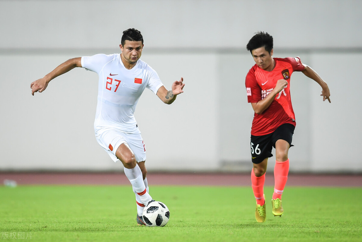 国足晋级十二强赛直播,国足12强追梦赤子心