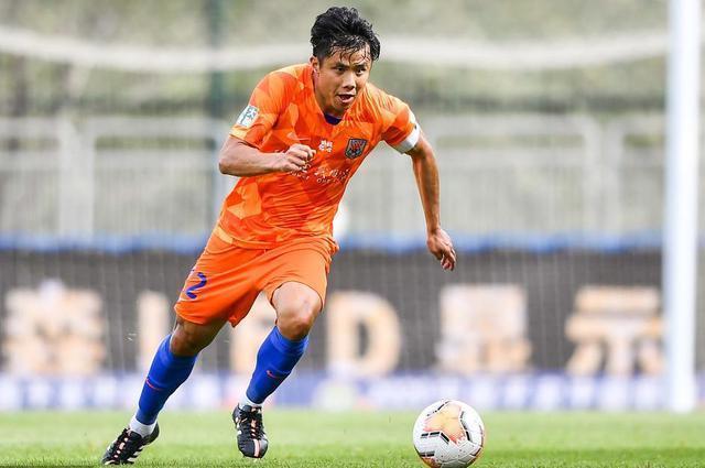 后防新核确定，中场大瘦身，锋线妖星上位，李霄鹏甩掉保守帽子