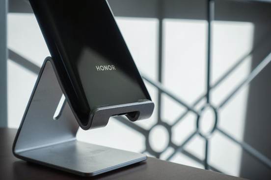 光荣v20年度旗舰机对比,光荣v20值得买吗最新