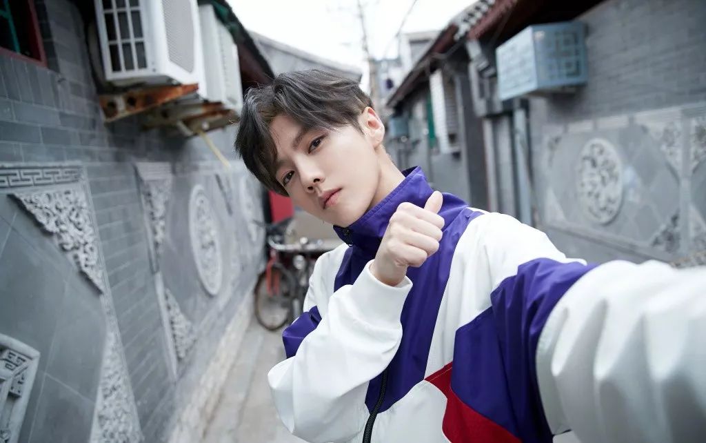 屈楚萧微博小号对爱豆的言论,屈楚萧怼私生饭全集