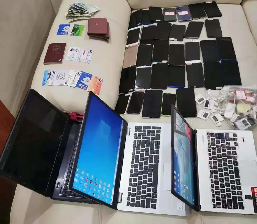 发工资那天，他们被警察抓了