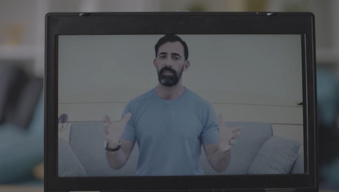 手机掉火锅里急救,吃火锅的时候手机怎么才能掉进去