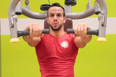 坐姿推肩固定器械练胸,健身房胸部锻炼器材坐姿推胸新手