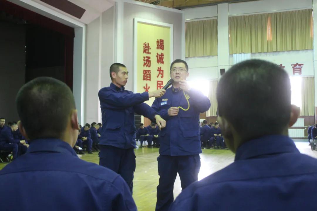 新蓝出征谈进步话成长寄希望,新蓝出征苦练本领茁壮成长