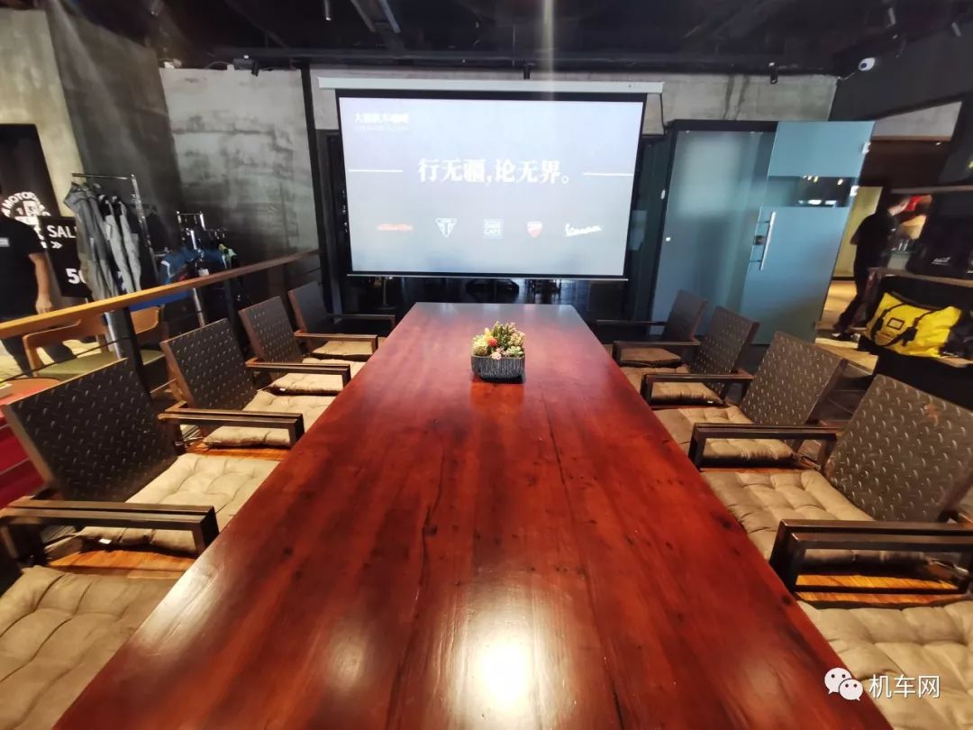 现在摩托车4S店都这么玩了