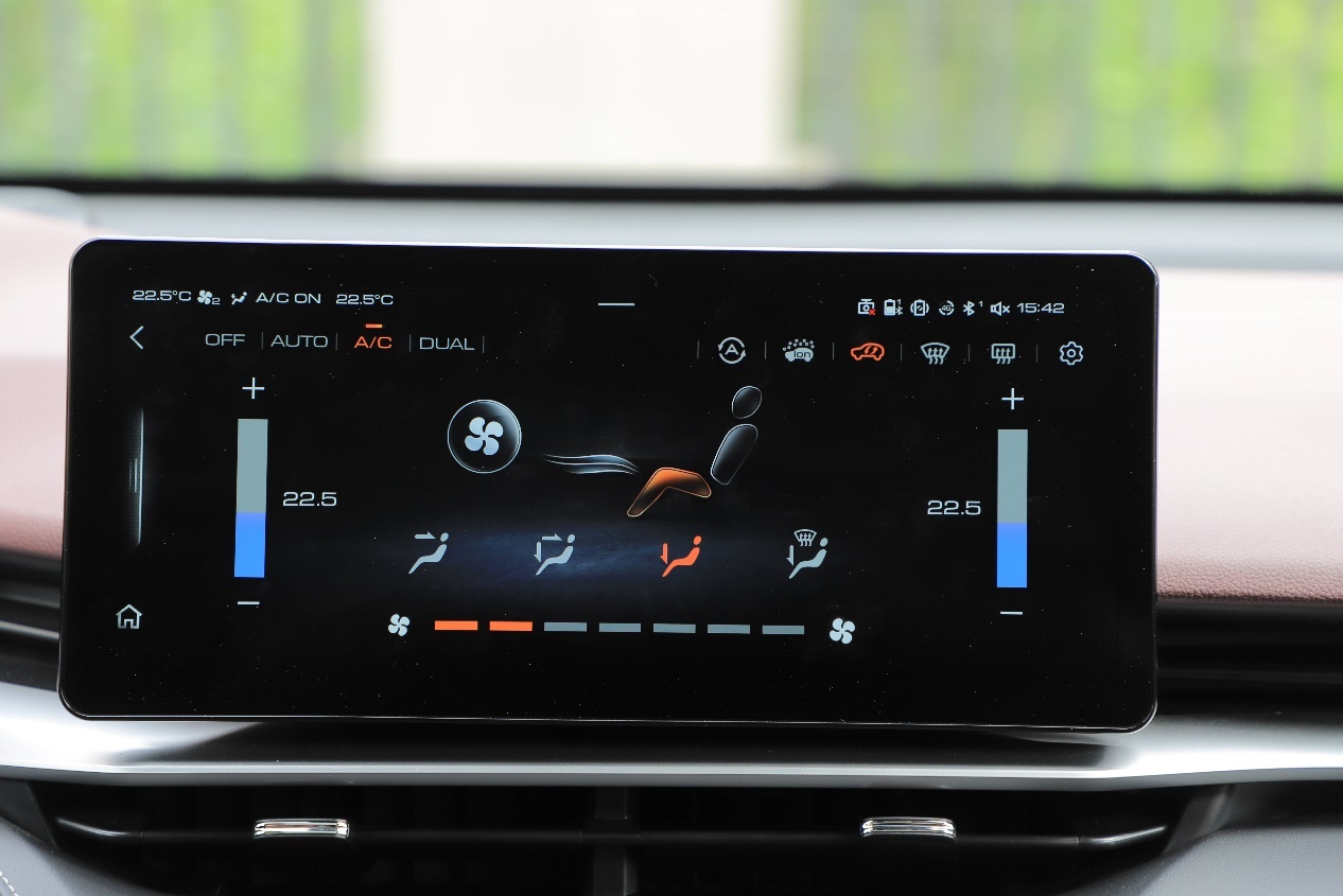 国民神车第三代哈弗h6亮点全解析,空间大动力强更省油第三代哈弗h6