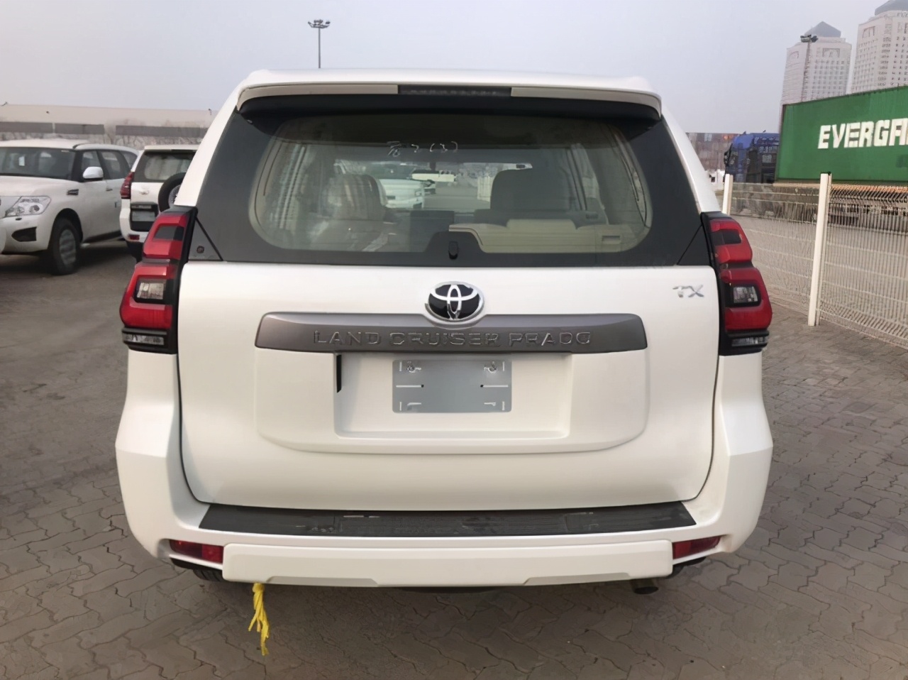 2022款日产途乐对比霸道2700,丰田霸道和日产途乐油耗