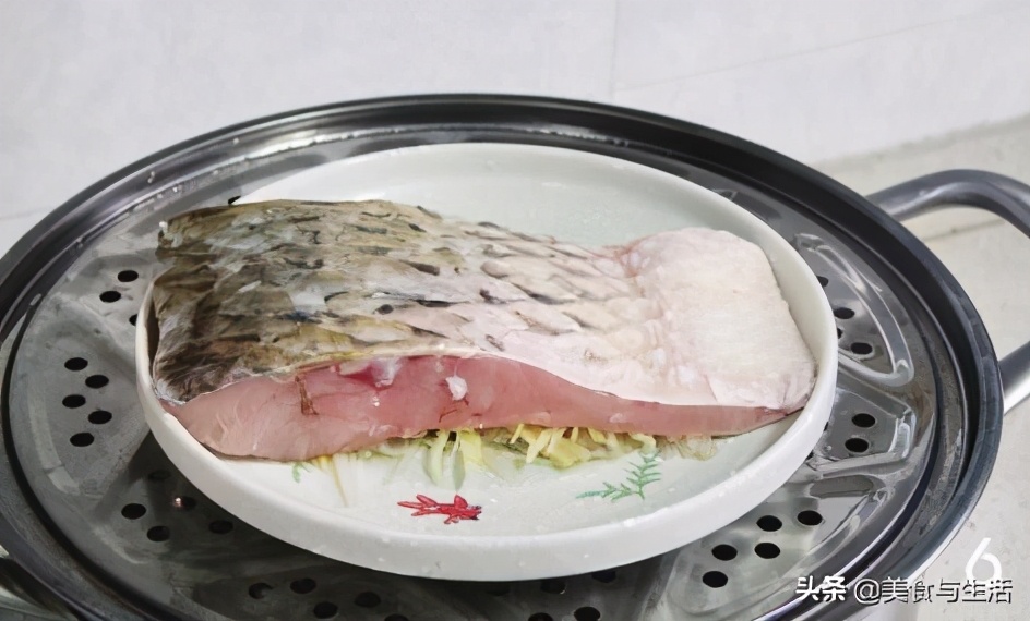 怎么清蒸草鱼好吃又简单家常,清蒸草鱼最正宗的做法