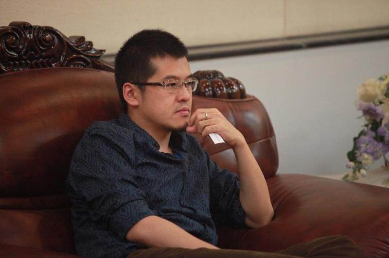 采访姚明在足球学到什么,传奇球星评价姚明