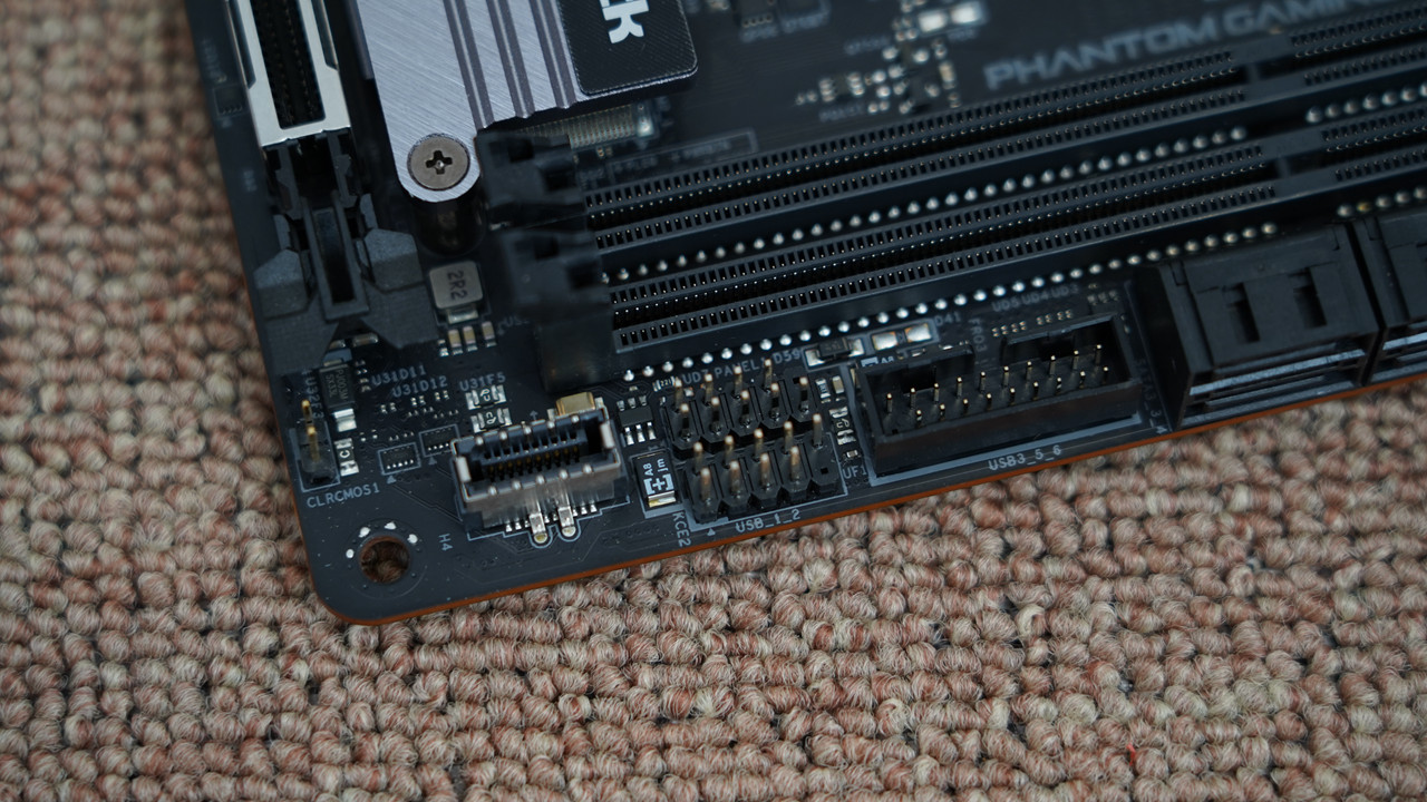 哪个机箱可以装3槽显卡,什么样的显卡适合装itx主机