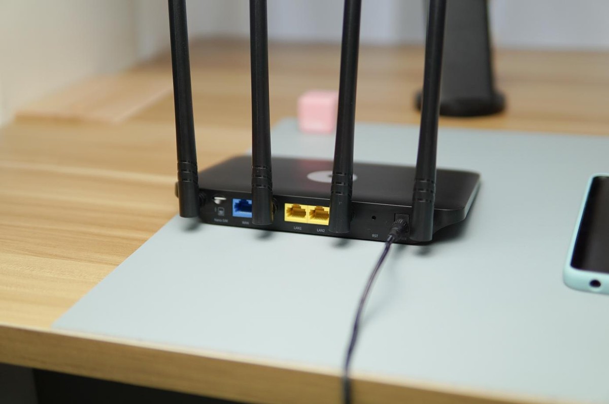 蒲公英x4c4g路由器堪比随身wifi,蒲公英4g路由器x4