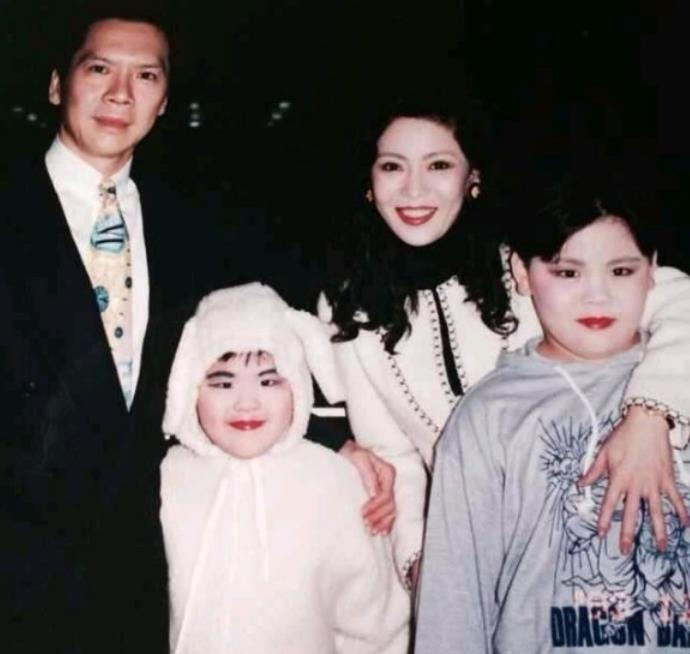 向佐健身励志视频,向佐西装腹肌