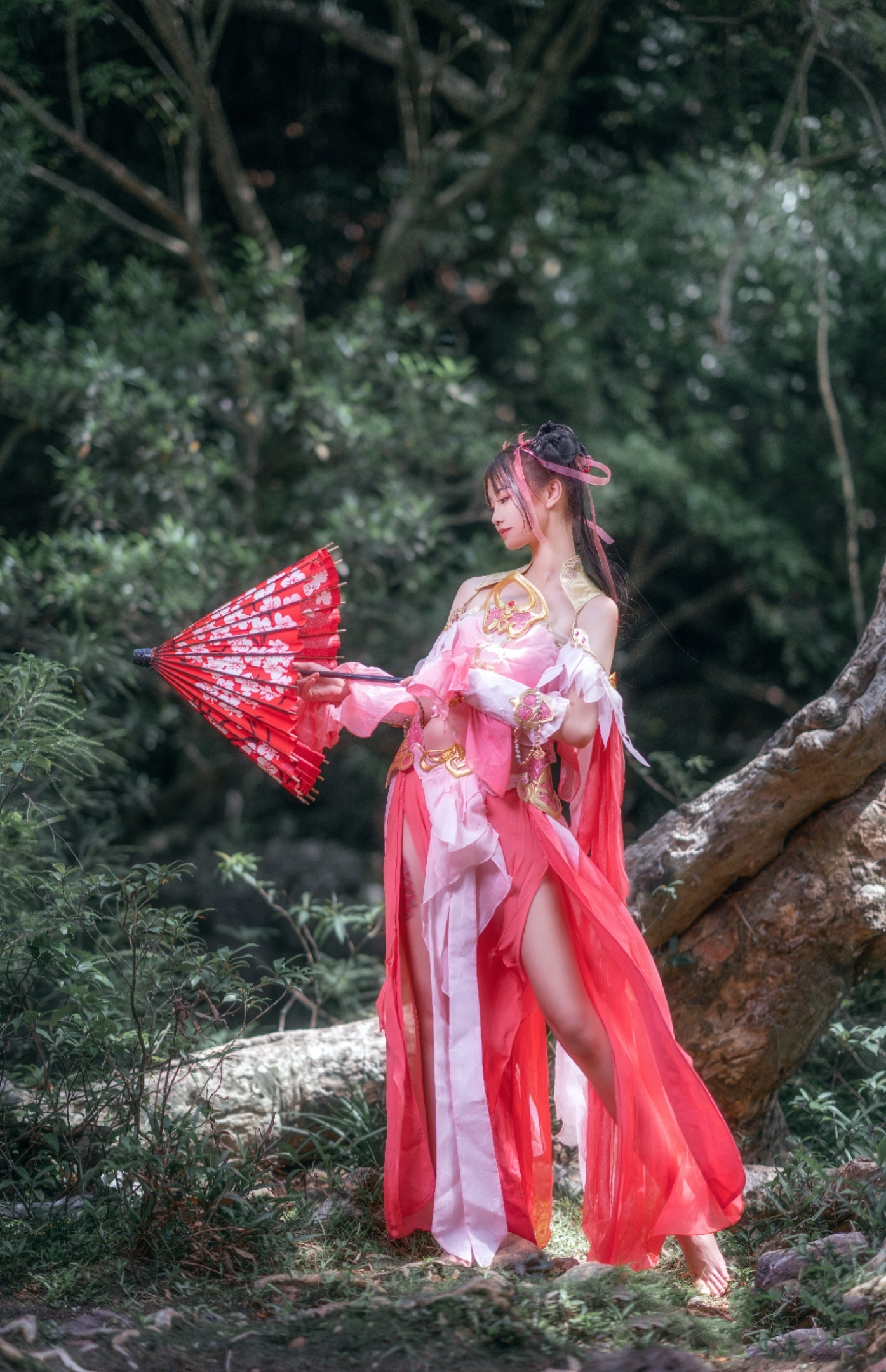 剑网3cosplay明教异域风,剑网3红衣教探雪cosplay