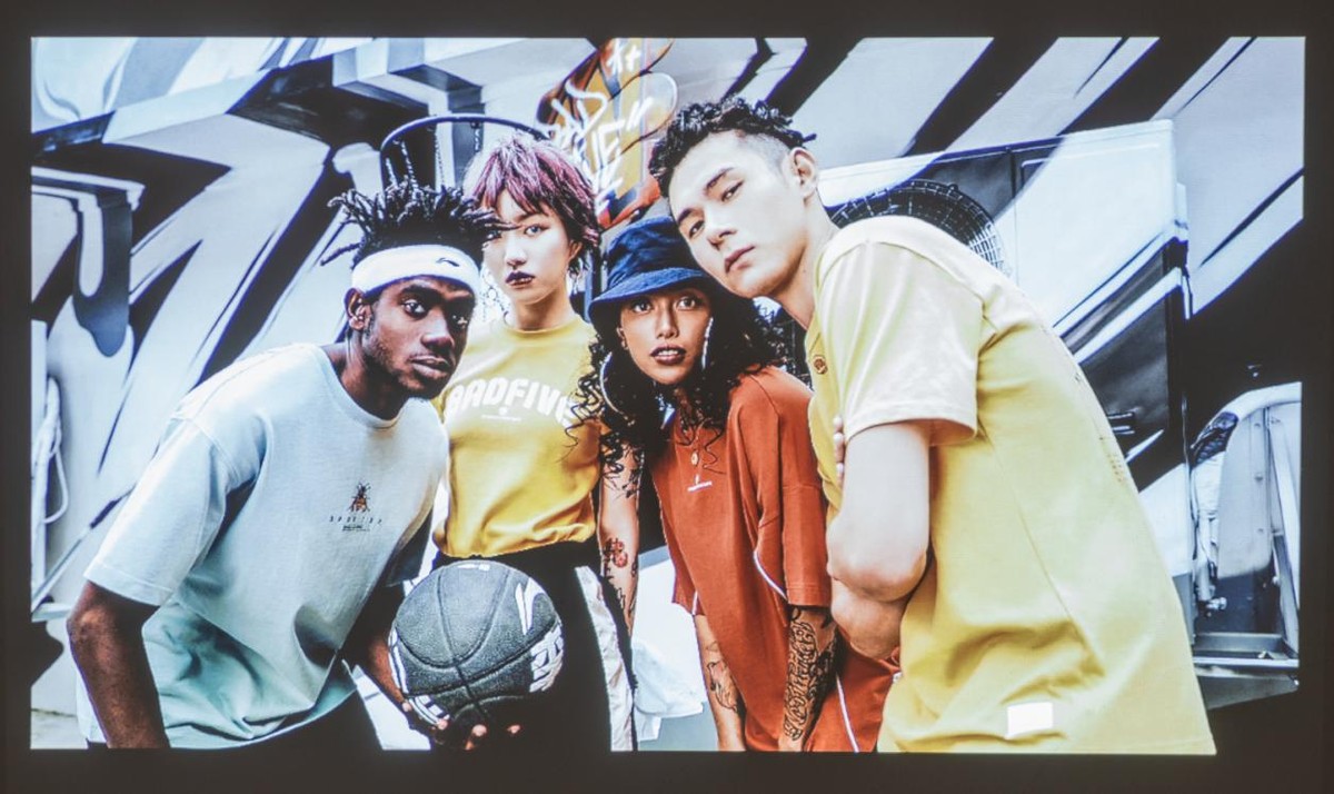 明基投影仪e520和明基w1120,明基e520无线投影仪使用教程