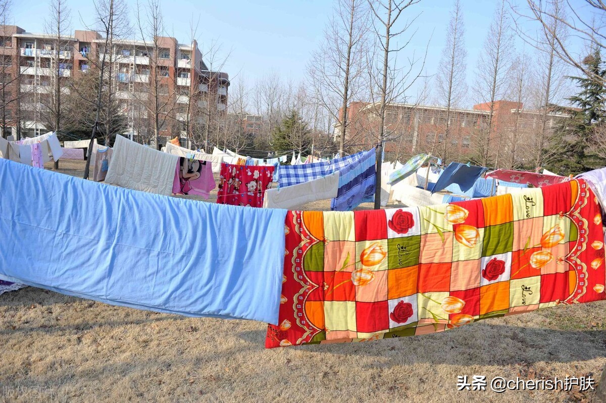 儿子额头上长了小红疙瘩,13岁男孩额头上长青春痘