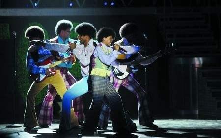 很像迈克尔杰克逊的小男孩,永远的孩童迈克尔杰克逊