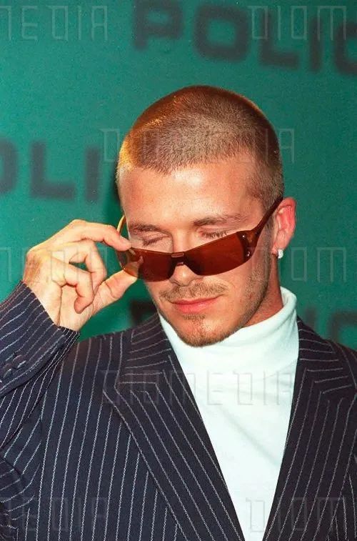 贝克汉姆最适合的发型,2001贝克汉姆寸头视频