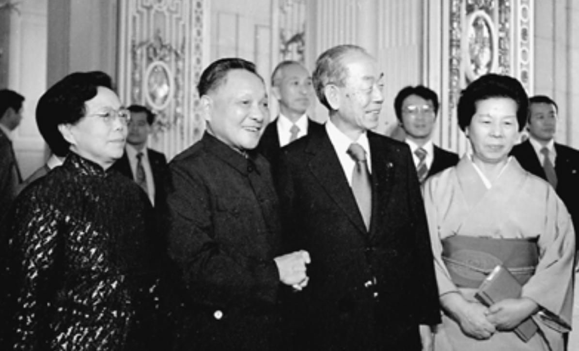 1978年日本记者刁难：*鱼岛钓**属于哪国？*小平邓**巧妙应答令人佩服