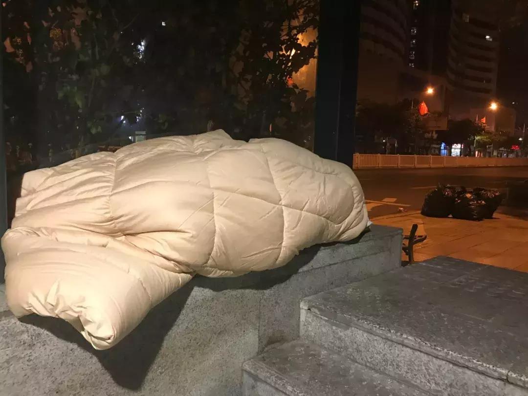 午夜2点，在麦当劳看见另一个深圳！