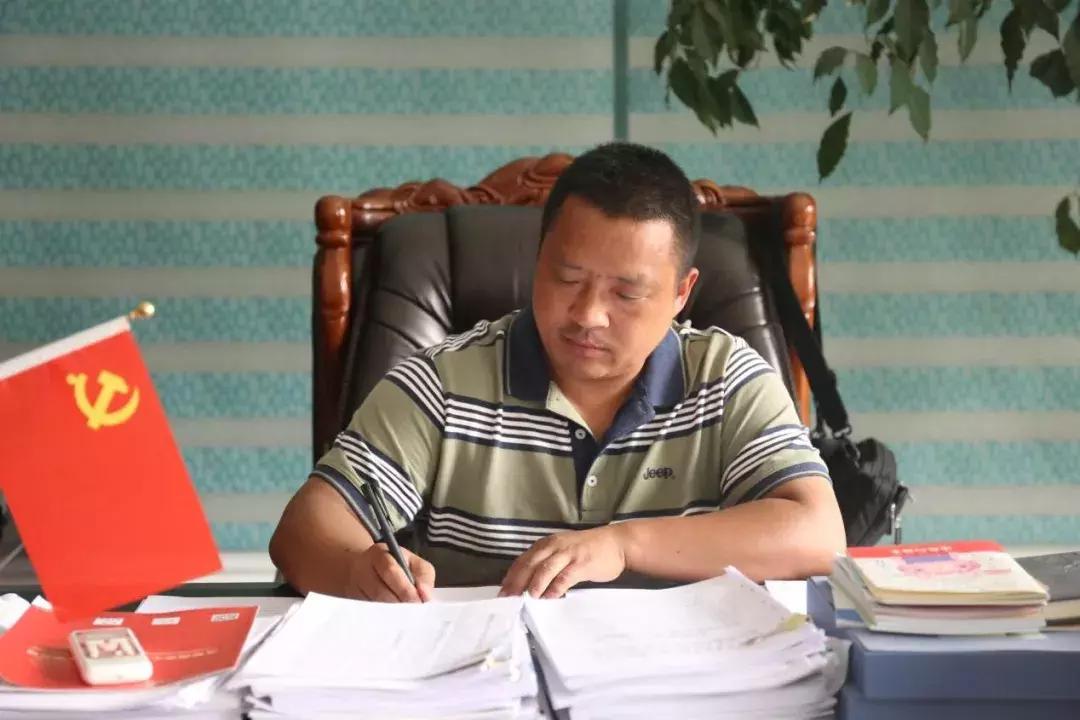 足球公益活动助力青训,足球圆梦公益助学活动在哪里