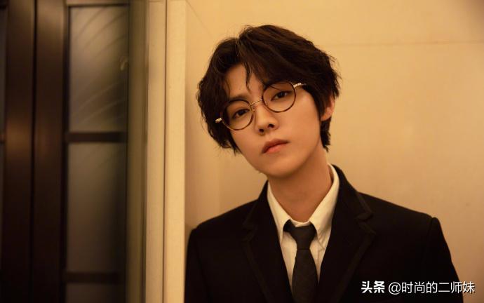 鹿晗帅气制服,鹿晗贵气照片