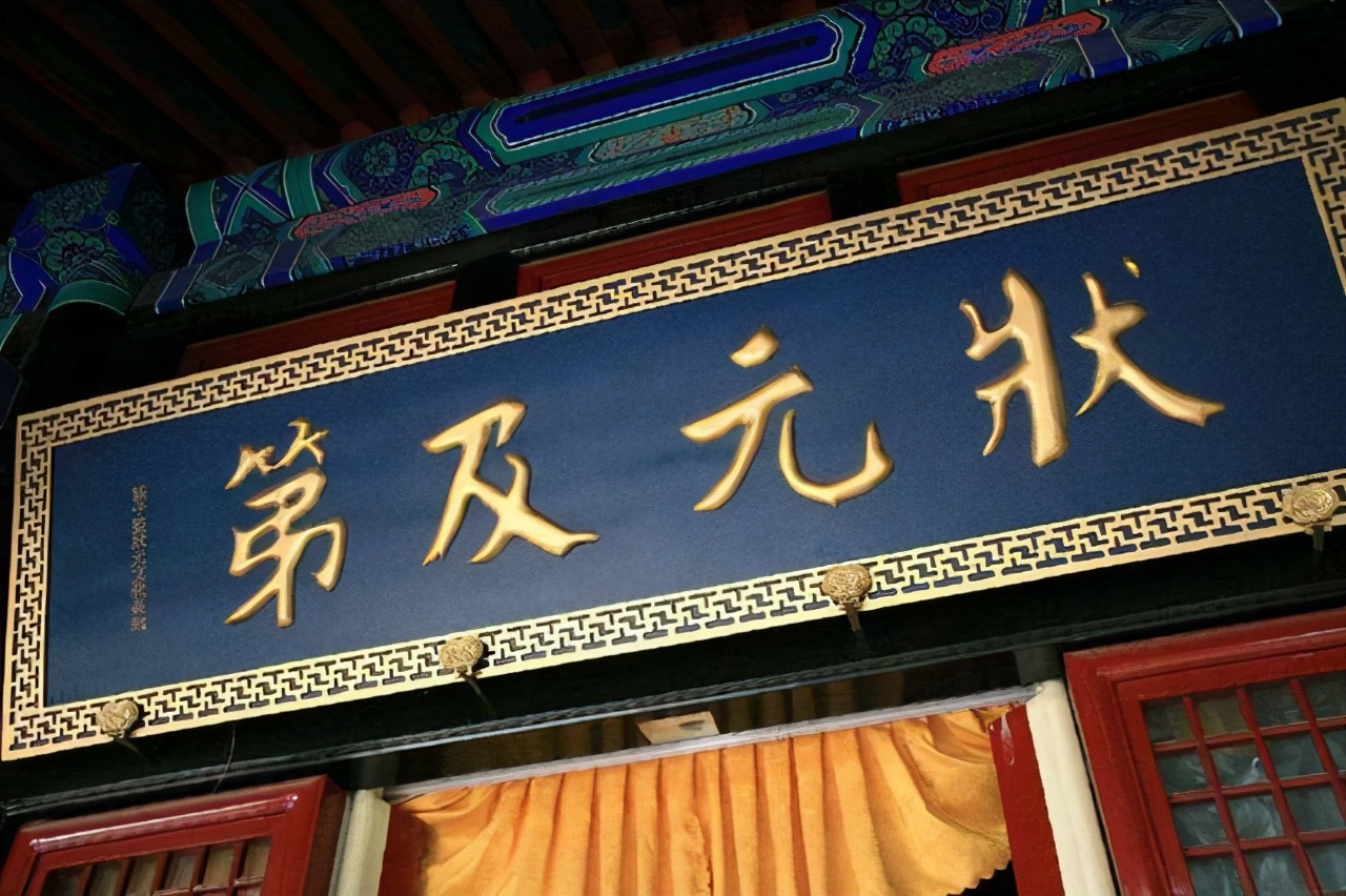 科举是隋唐之后政府取士的主要方式，明清科举考试分几个等级？