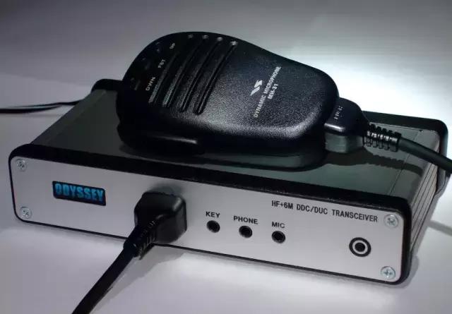 多款收发信机回忆，SDR、QRP和传统桌面电台争奇斗艳