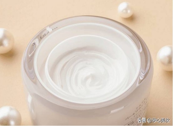 好用不显假白的素颜霜,素颜霜质地水润不假白轻松逆袭