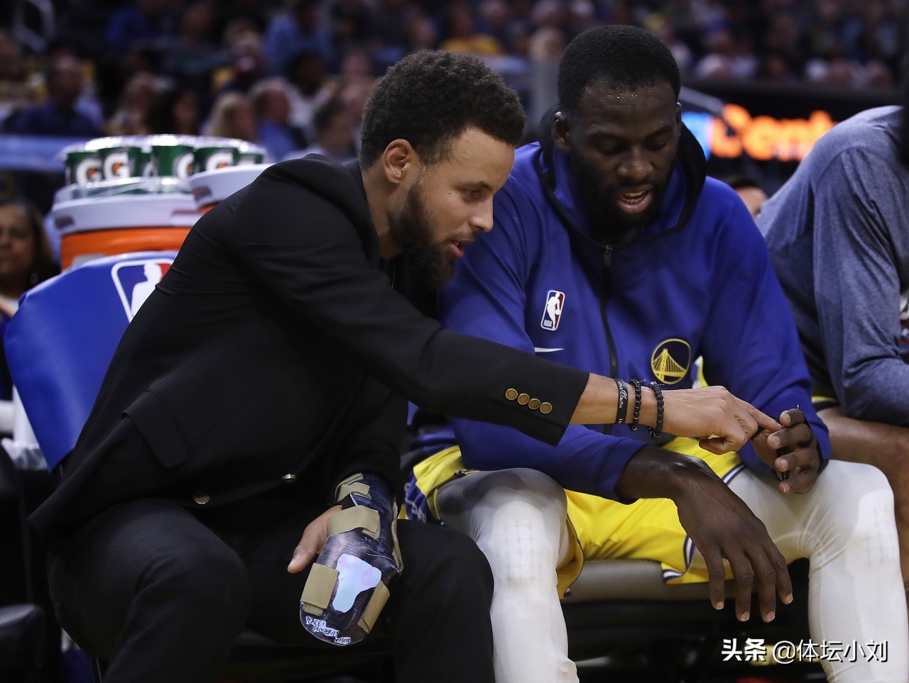 官宣！2笔签约正式达成，詹姆斯做伟大决定，勇士迎好消息