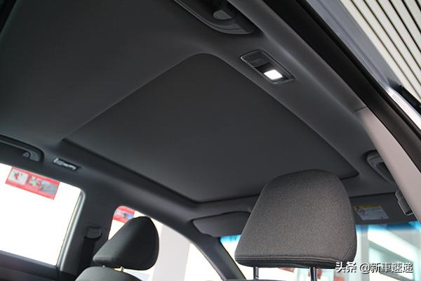 吉利几何a黑顶,吉利几何a黑色车顶加银色车身