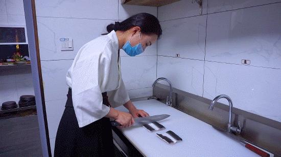 徐州张柏芝一秒到日本？其实正在吃日料，和服免费穿，过足cos瘾