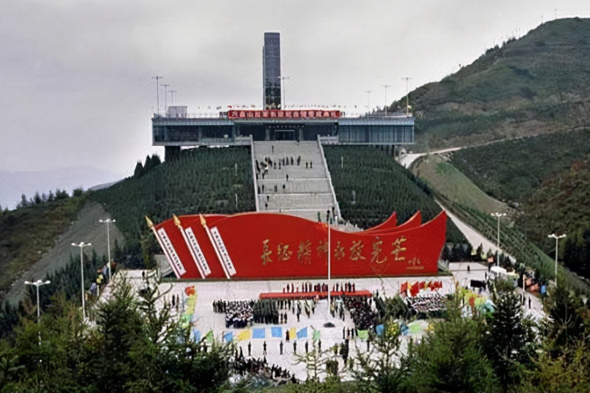 1935年，红军成功翻越六盘山，一封电报，为何让毛主席由喜转悲？