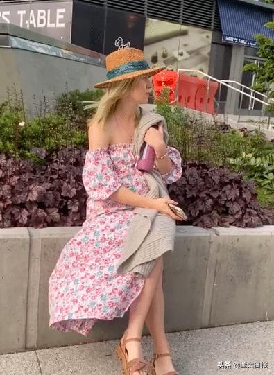 美国社交名媛因身边坐着黑人女性就报警，还说自己不是种族主义者