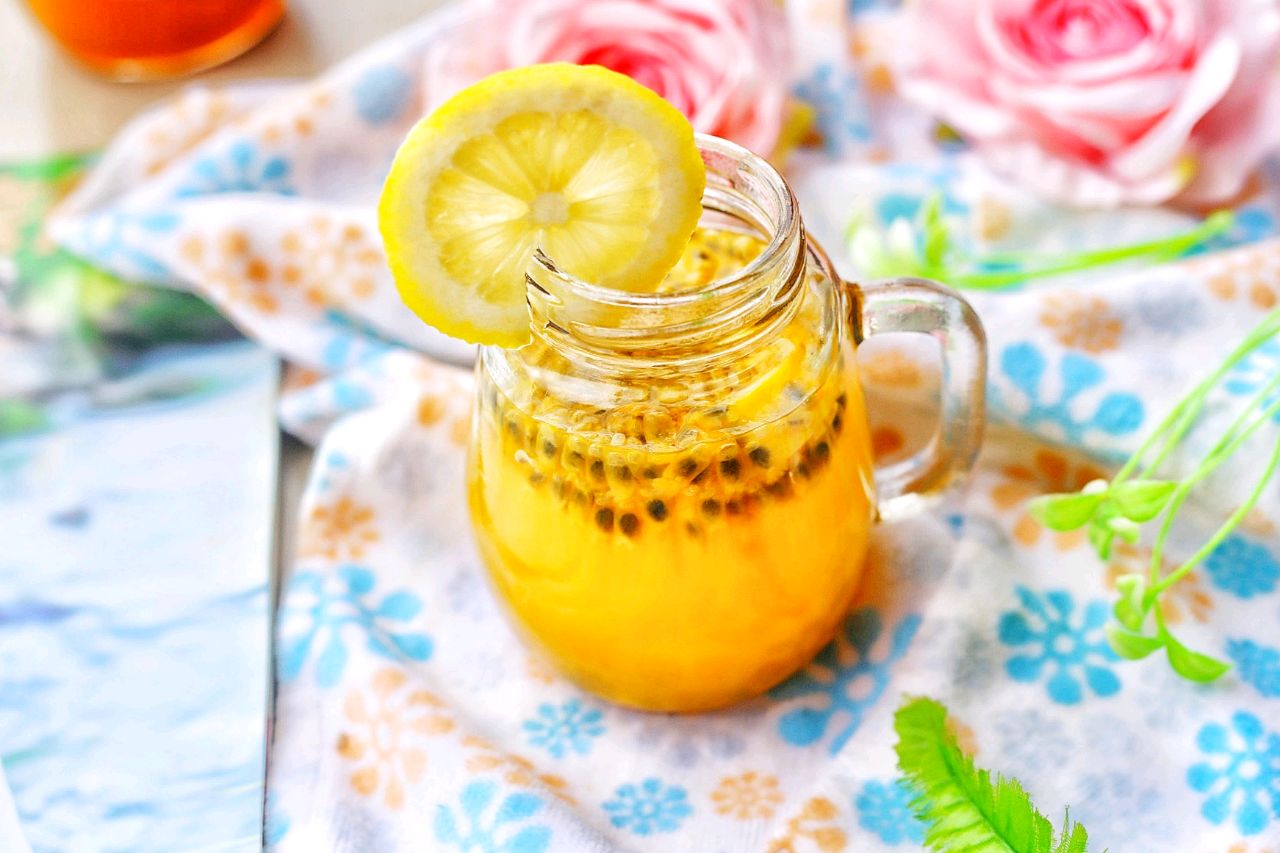 自制百香果柠檬蜂蜜水教程,如何自己在家做百香果柠檬蜂蜜水