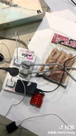 他曾经端盘子一月只赚800块，如今在抖音靠画画吸粉近千万