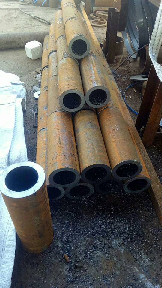 生产精密钢管大口径厚壁无缝钢管,合金管厚壁大口径无缝钢管