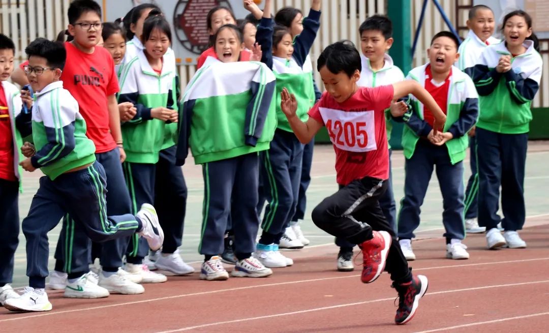 2024运动会会徽和吉祥物,校运会会徽怎么设计火炬