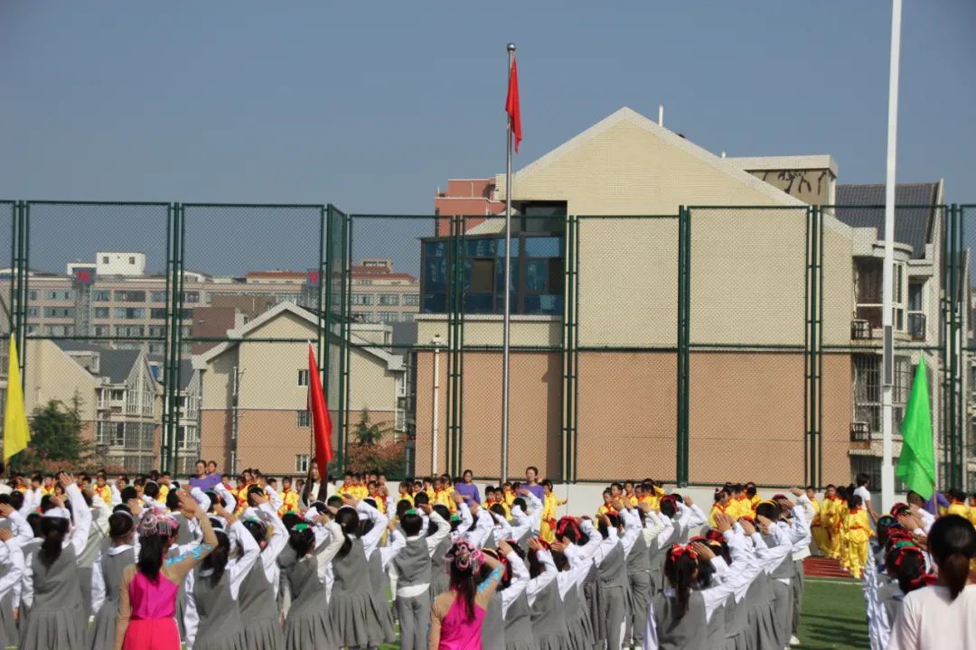 建*党**百年喜迎国庆节——西安经开第二小学队列队形广播*比操**赛