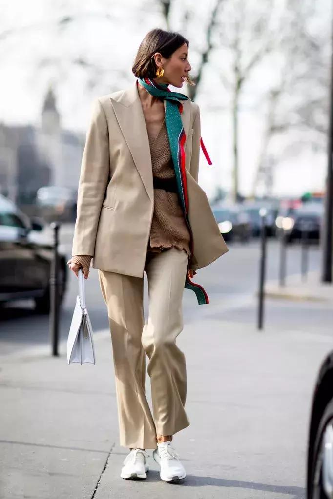 丝巾过时不,丝巾系的不只是精致时髦更是品味