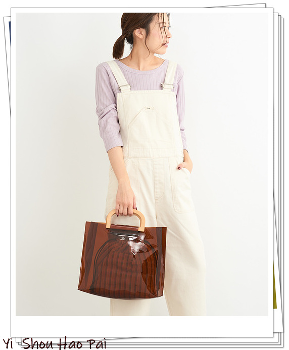 pvc包包的时髦搭配瞬间,2022春夏流行小清新包包