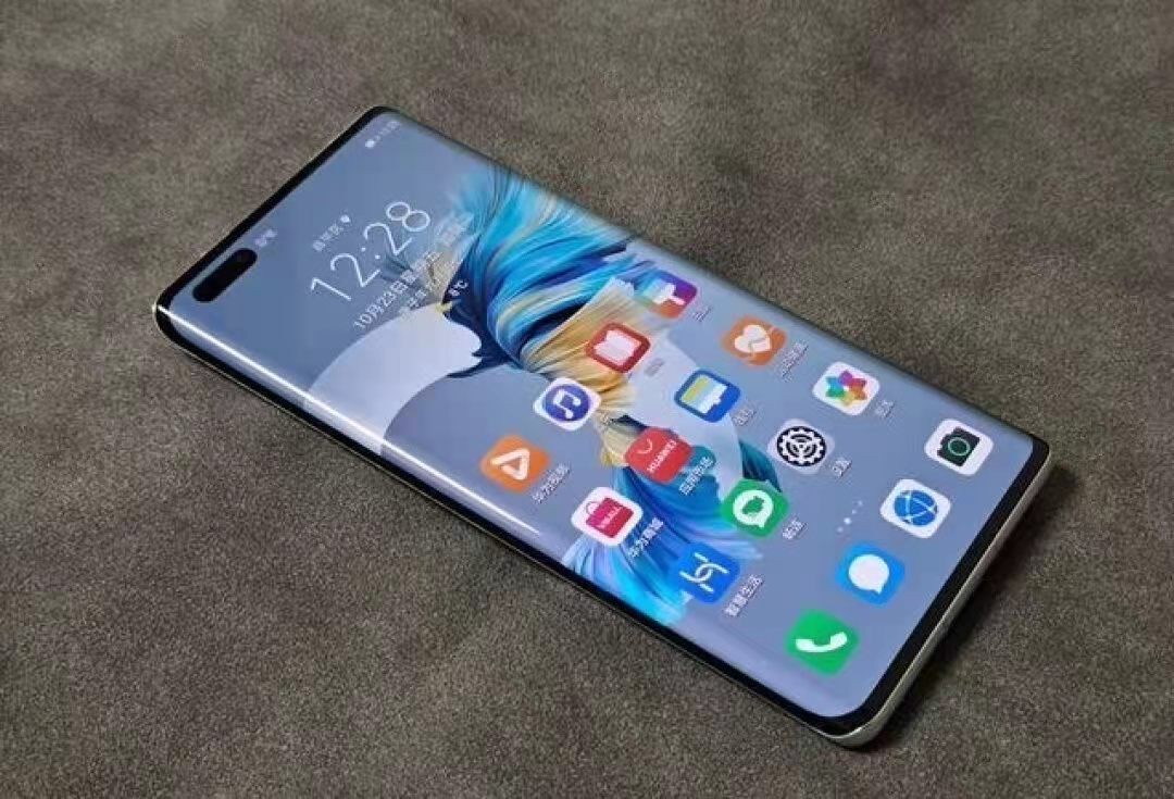 超曲面屏+麒麟990E+鸿蒙系统，跌至3899元，华为P50不香了