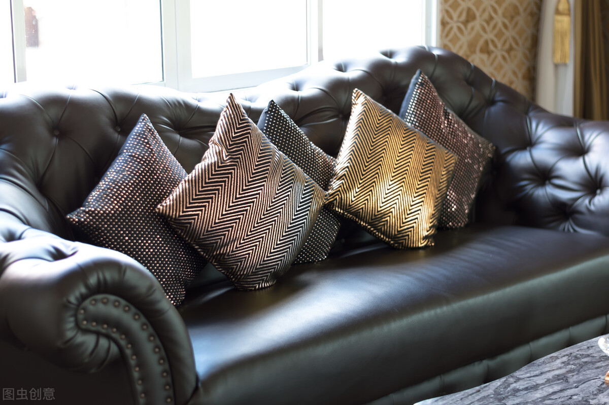 真皮沙发翻新好还是换皮好,真皮沙发翻新和补漆哪个好